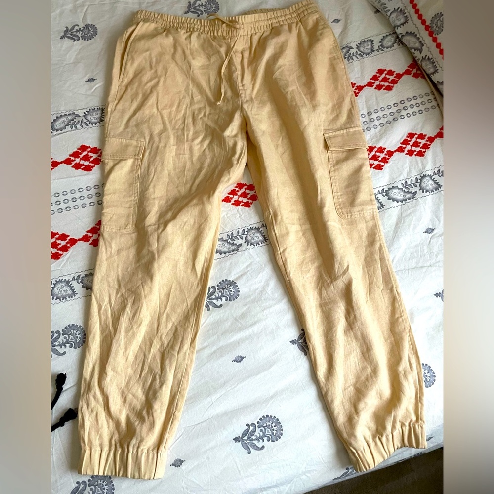 Banana republic, size large, yellow jogger pants, never worn
